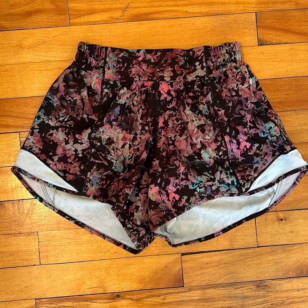 Lululemon 4inch Lined Hotty Hot shorts